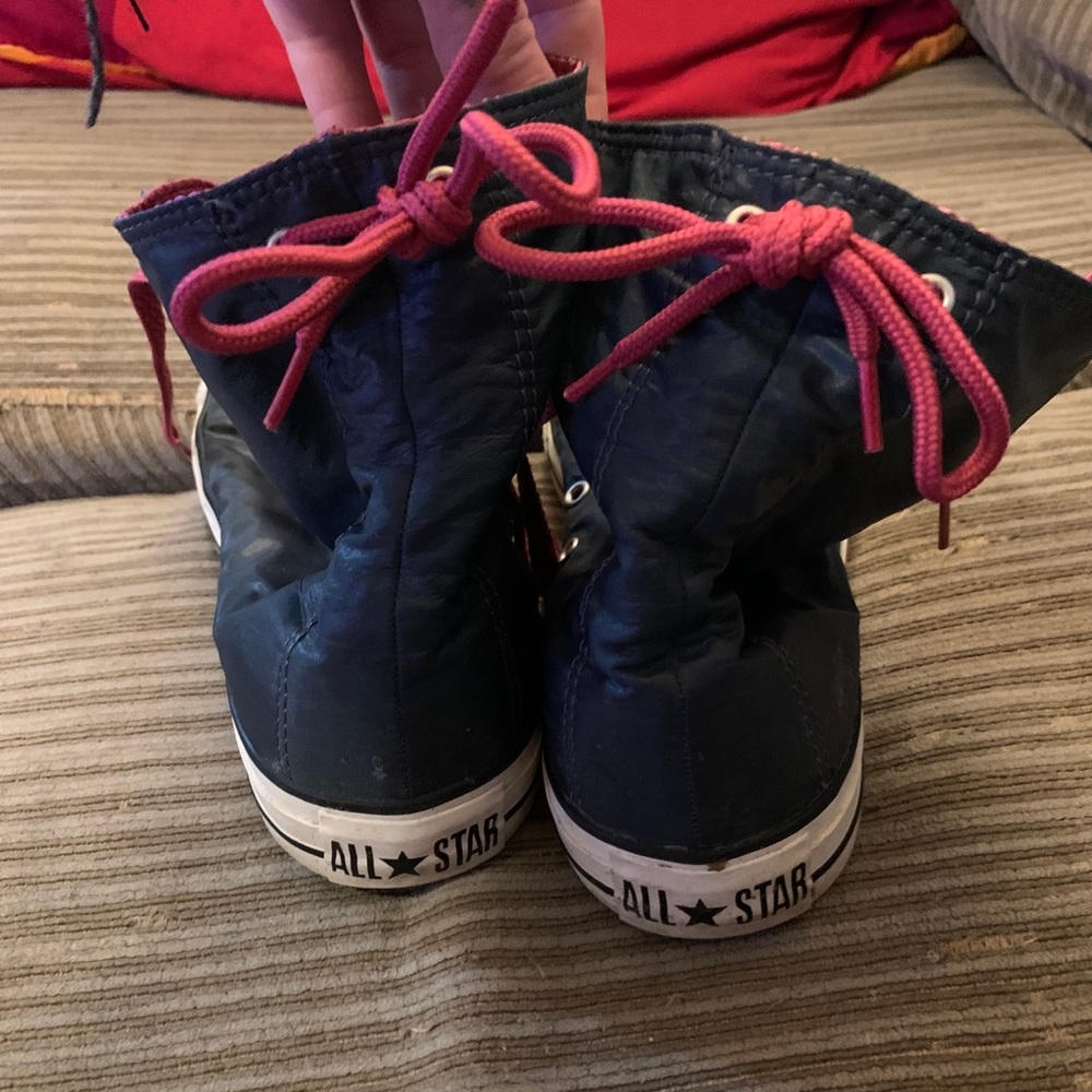 High top Converse sz 7.5 - Picture 4 of 5